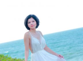 Khách với bãi đá Cầu Mỵ