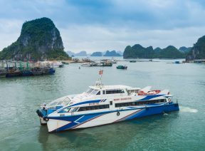 Tàu Mạnh Quang trên cảng Cái Rồng