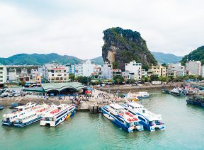 Tàu Mạnh Quang trên cảng Cái Rồng