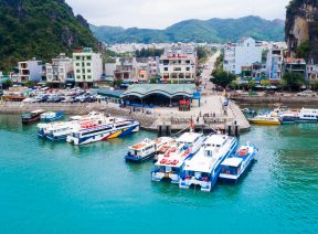 Tàu Mạnh Quang trên cảng Cái Rồng